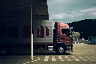 送货卡车、卡车、人行横道、道路、卡车、车辆、运输、运输方式