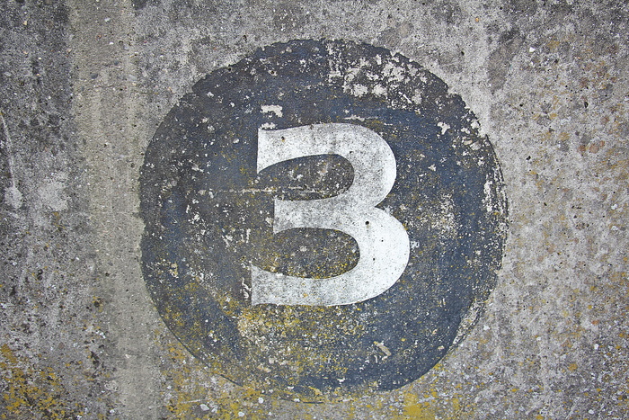 白色，黑色，3号标志，数字，数字，3，3，纹理，3