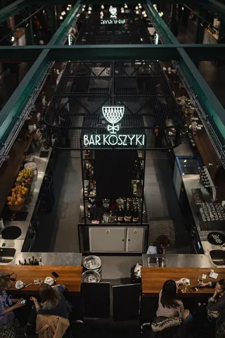 波兰华沙“Koszyki”市场大厅，俗称“人民集市”