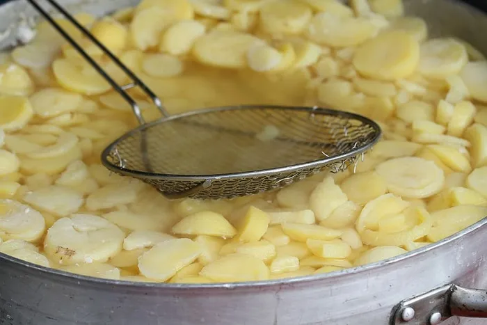 土豆、砂锅菜、厨房、食品、美食、食品和饮料、大类物品、新鲜度