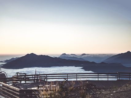 靠近海洋的山脉