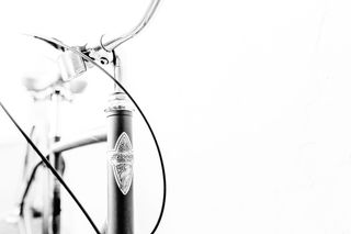 黑色山地车浅焦摄影