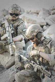 战争,沙漠,枪支,枪战,士兵,行动,烟雾,沙子 战争,沙漠,枪支,枪战,士兵,行动,烟雾,沙子