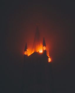 城堡低角度摄影