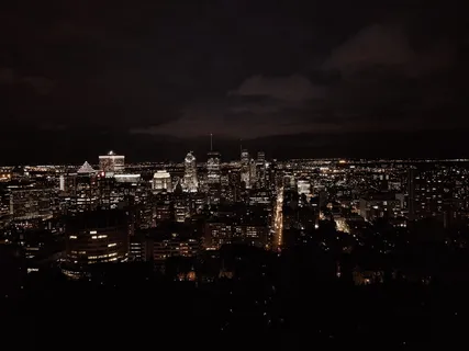 夜间城市天际线鸟瞰图 夜间城市天际线鸟瞰图