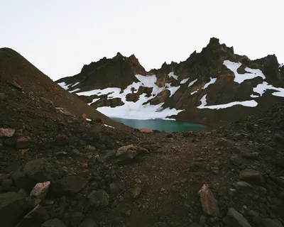 身体，水，山脉，棕色，岩石，山脉，白天，时间
