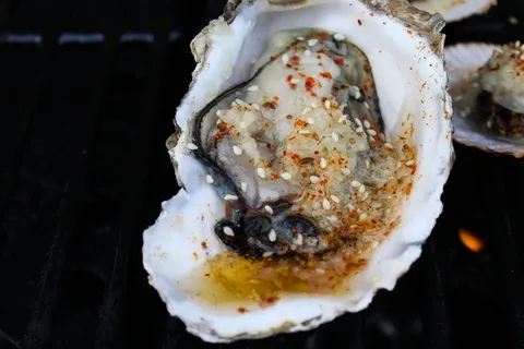 采购产品美食,烧烤,牡蛎,烤牡蛎,大蒜牡蛎,食物,食物和饮料,海鲜 采购产品美食,烧烤,牡蛎,烤牡蛎,大蒜牡蛎,食物,食物和饮料,海鲜