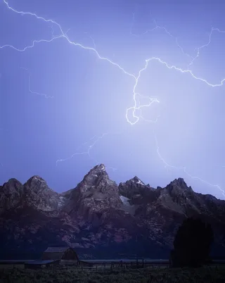 闪电插画，山间闪电，天空，闪电，闪电，山脉，岩石，自然之美