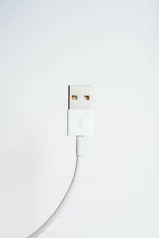 特写照片，usb电缆端口，usb，电线，白色，墙壁，技术，电力