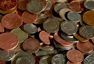 各种颜色形状和面额硬币、硬币、现金、货币、货币、商业、金融、银行