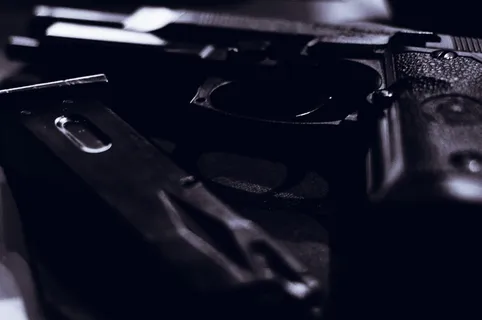 特写，无人，室内，选择性聚焦，金属，静物，武器，技术
