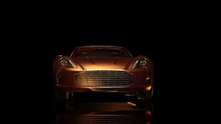 灰色的阿斯顿马丁车被黑暗包围