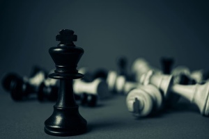 站着踢棋子