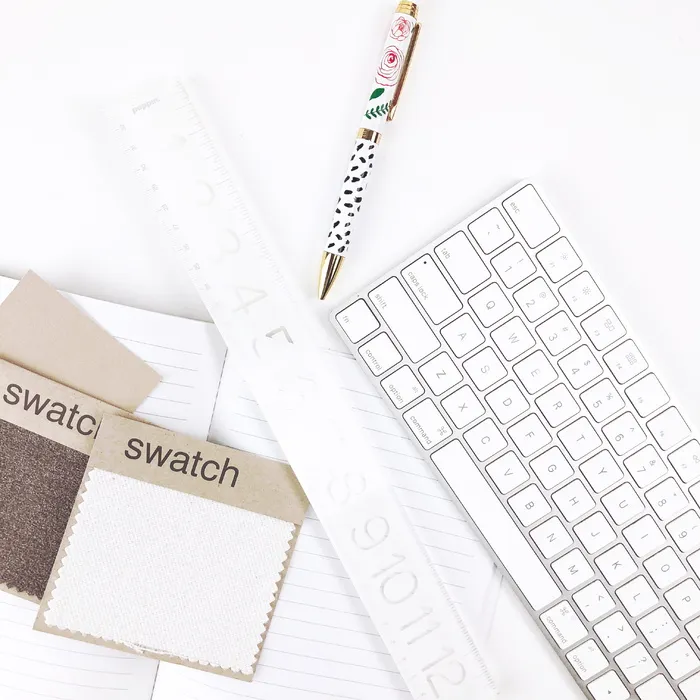 单击笔记本电脑旁的笔