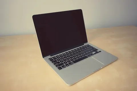 macbook pro,macbook,pro,桌子,笔记本电脑,电脑,苹果,办公桌 macbook pro,macbook,pro,桌子,笔记本电脑,电脑,苹果,办公桌