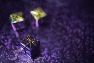 2018年度潘通颜色：紫外线