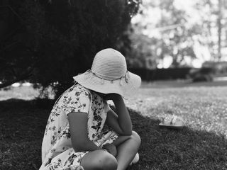 人物，肖像，黑，白，单色，真人，一个人，坐着