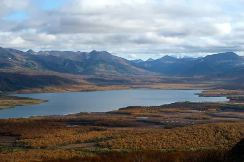 湖, 秋季, 山, nachikinskoe 湖, 堪察加, 苔原, 沼泽, 森林 湖, 秋季, 山, nachikinskoe 湖, 堪察加, 苔原, 沼泽, 森林