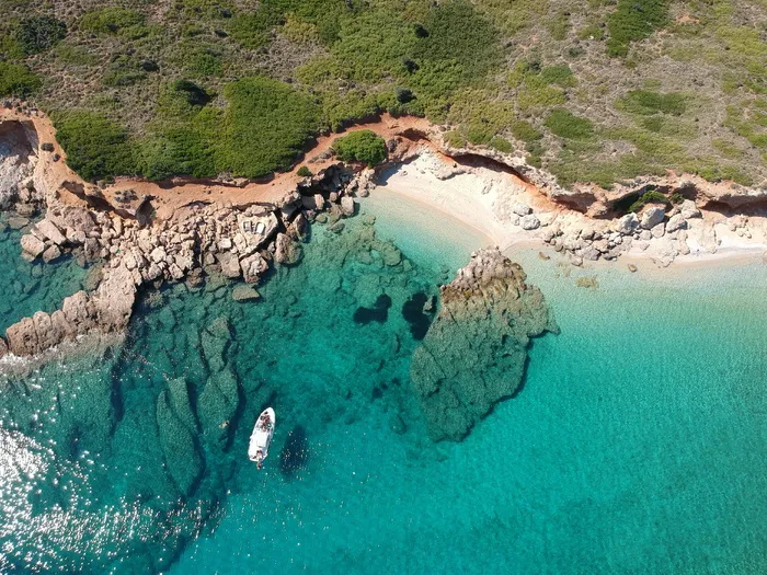 船在水体上的俯视摄影