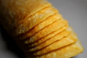 薯片，一叠，黄色，一叠薯片，薯片，食物，零食，小吃