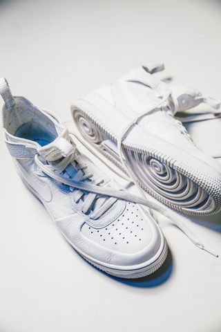 服装，服装，鞋类，鞋，跑鞋，运动鞋，灰色，时尚