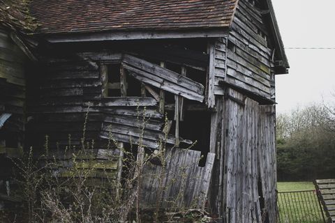 灰色和棕色的房子