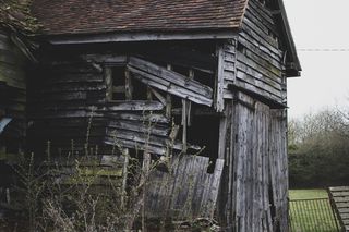 灰色和棕色的房子