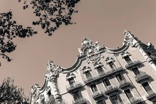 建筑，建筑，低角度拍摄，透视，深褐色，建筑外观，建筑结构，天空