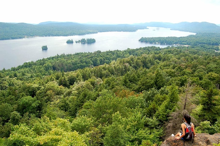 悬崖，攀岩，雌性，树叶，森林，徒步旅行，丛林，湖泊