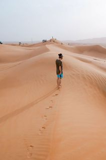 人，站立，甜点，人，行走，沙漠，高地，脚印