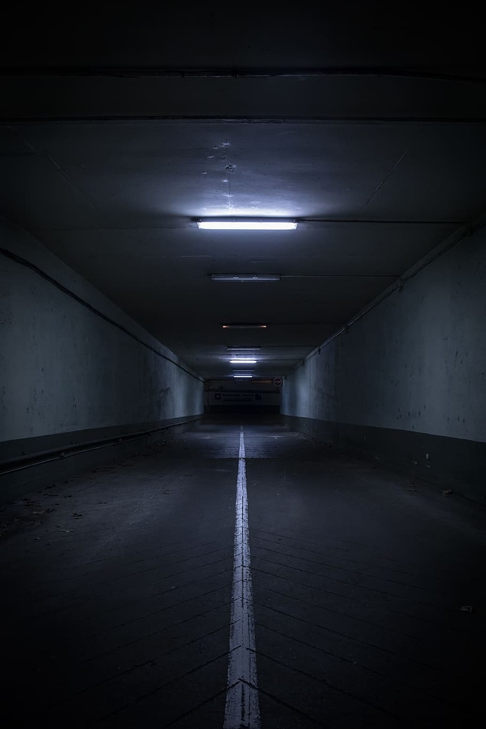 灰色水泥路
