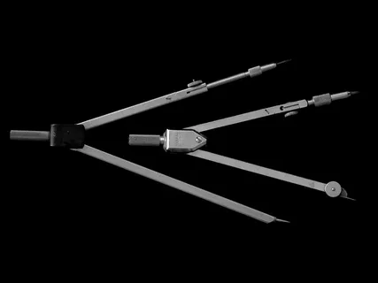 两个灰色绘图罗盘