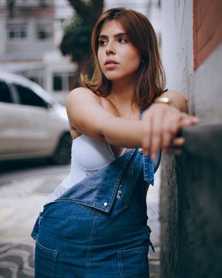 女人摆姿势的照片