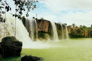 thac、chup、hung、khac提供美丽的林林、水、瀑布、树木、长时间曝光