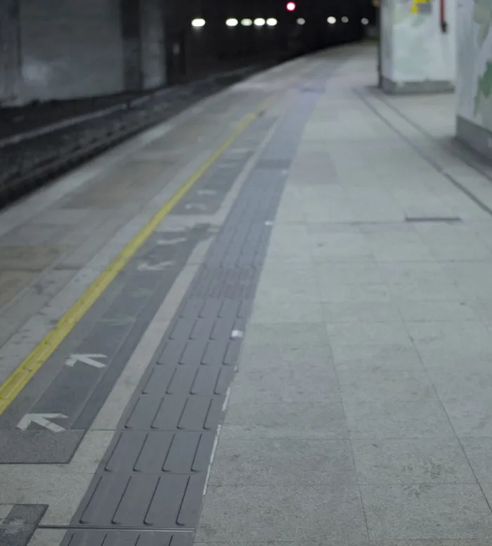 火车站，运输，火车，车辆，终点站，柏油路，火车轨道