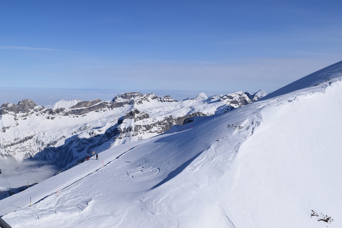 白天山上有白雪