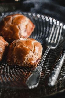 里面有奶油奶酪的甜面包