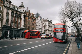 交通，车辆，公共汽车，人，人，旅游巴士，双层巴士，汽车