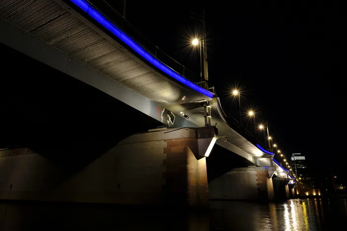 桥梁、连接、远离、水、镜像、灯光、夜晚、河流