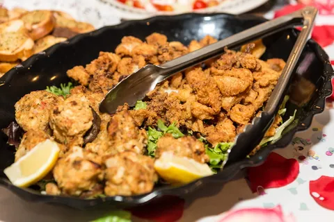 开胃菜,鱿鱼,蘑菇,填充,手指食品,美味,活动,盘子 开胃菜,鱿鱼,蘑菇,填充,手指食品,美味,活动,盘子