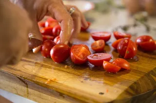 人切番茄，切，厨房，烹饪，切，食物，厨师，砧板