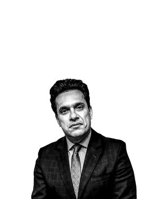 正面视图，工作室拍摄，单人，复印空间，白色背景，肖像，看着相机，室内