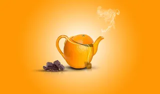 水壶、茶、烟、巧克力、蒸汽、食物和饮料、彩色背景、摄影棚拍摄