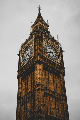 伊丽莎白塔的低角度拍摄