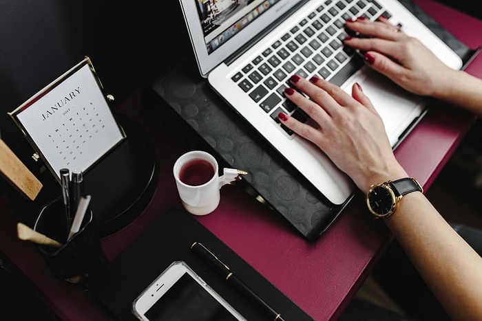 内政部的粉红色办公桌