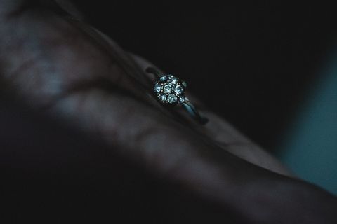 透明宝石银色纸牌戒指