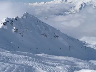 雪，山，冬天，寒冷的温度，山，自然之美，天空，风景-自然