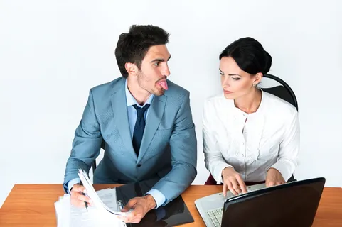 男人,女人,办公室,语言,经理,争吵,笔记本,写作 男人,女人,办公室,语言,经理,争吵,笔记本,写作