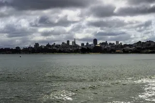 加利福尼亚州早晨鱼雷码头的旧金山天际线