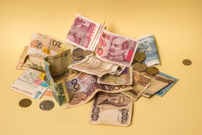 货币、美钞、货币、付款、现金和现金等价物、票据、融资、信贷